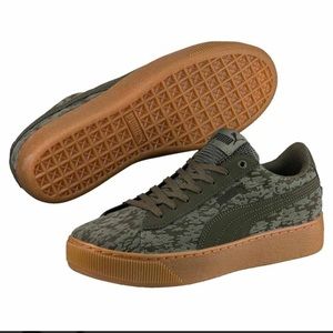 Puma size 8.5 womens olive green sneakers